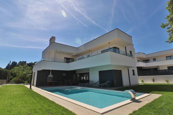 Villa für 8 Personen, mit Terrasse und Pool sowie Garten in Premantura