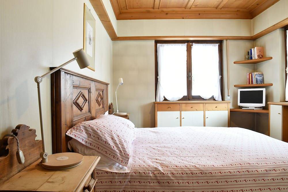 Entire apartment, Beautiful 3 bedroom flat in Cortina with car park in Cortina d'Ampezzo, Dolomiti Superski