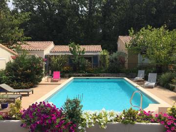Gîte pour 4 personnes, avec jardin ainsi que vue et piscine à Eyragues