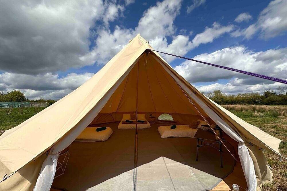 Entire apartment, Buzzard's Tent In Meadow in Buckinghamshire