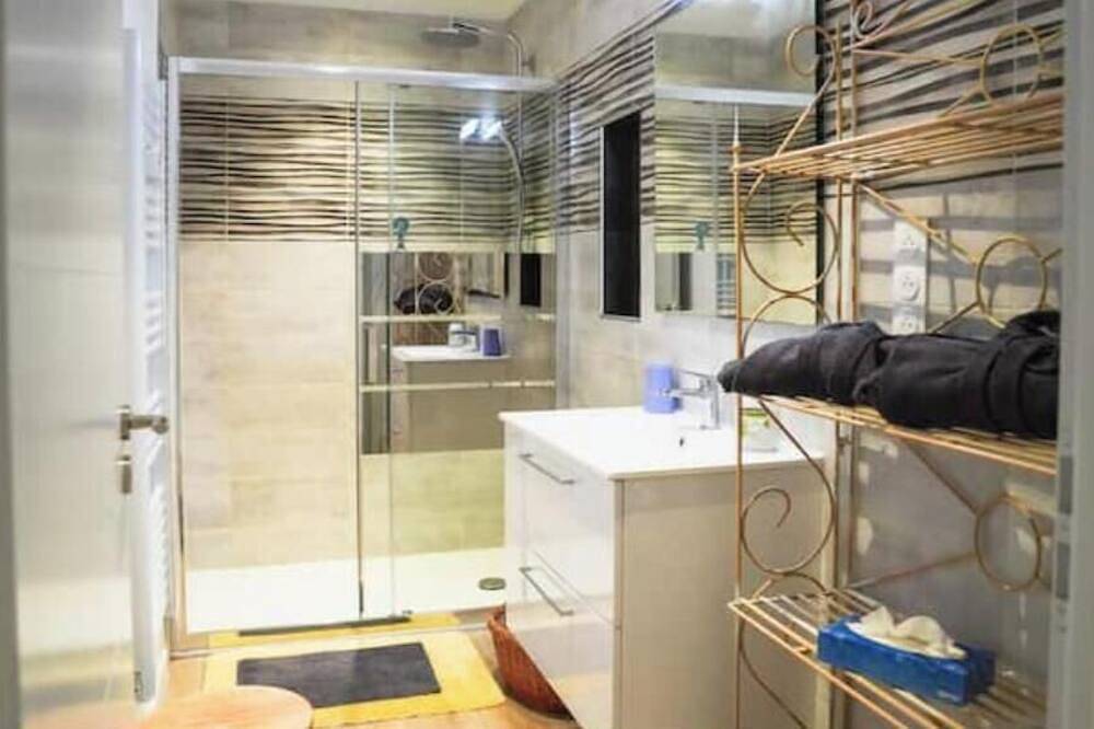 Ganze Wohnung, Vénus Apartment - 100 m² with outdoor Spa in the heart of Lunel in Lunel, Mittelmeerküste (Frankreich)