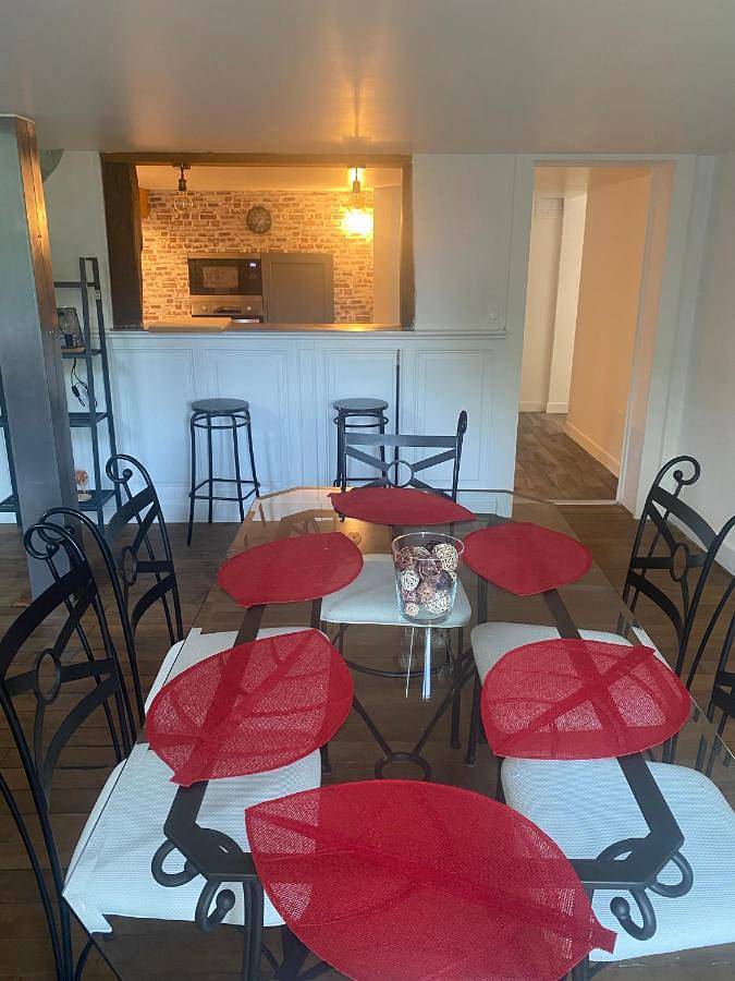 Gîte pour 4 personnes, avec jardin ainsi que terrasse et vue à Courbouzon - 3