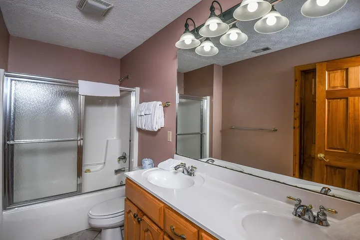 Vacation house for 22 people, with hot tub and balcony as well as sauna - 1
