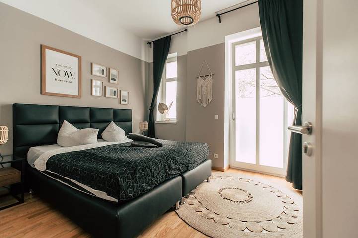 Apartamento entero, *Boho* 2-room apartment with a kitchen, dining area, and balcony - Luga Homes - Townhouse in Leipzig Mitte, Leipzig