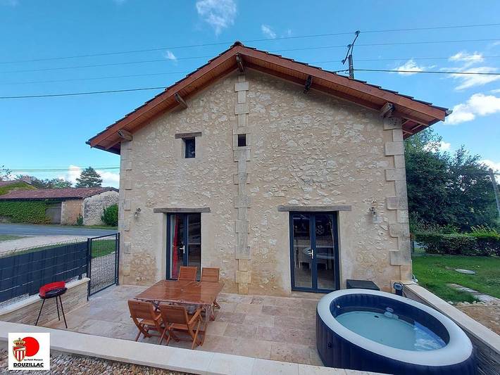 Gîte pour 8 personnes, avec terrasse ainsi que jardin et jacuzzi - 1