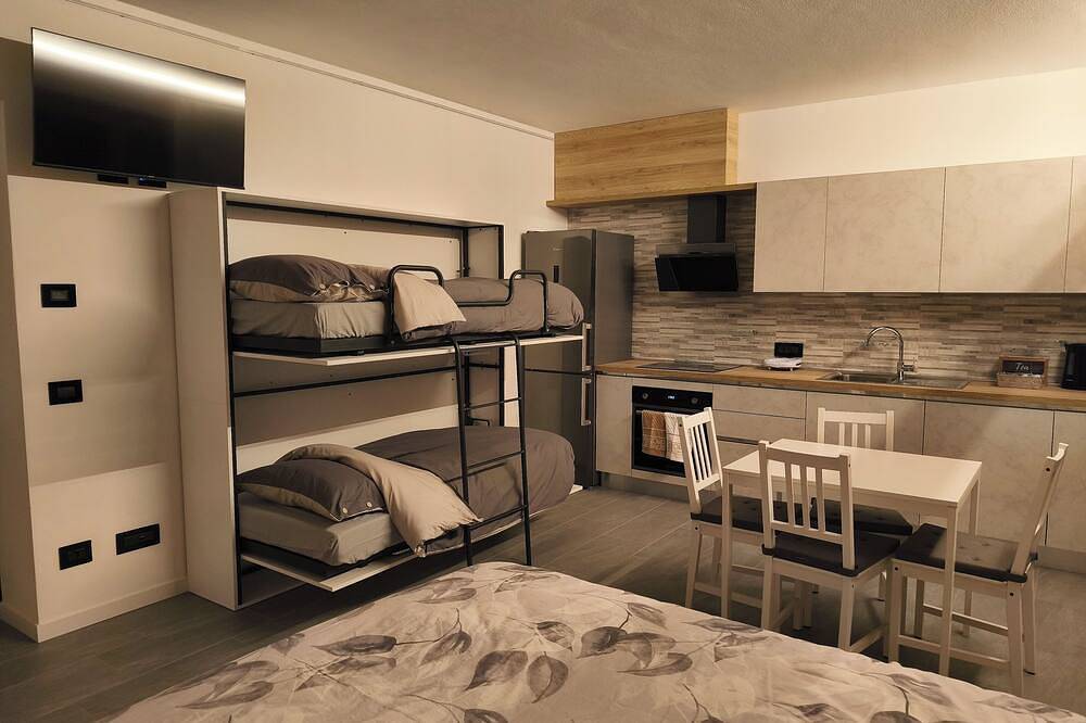 Ganze Wohnung, Dimora Ananthèo is a new and cozy vacation home in the center of Tirano in Tirano (stadt), Tirano