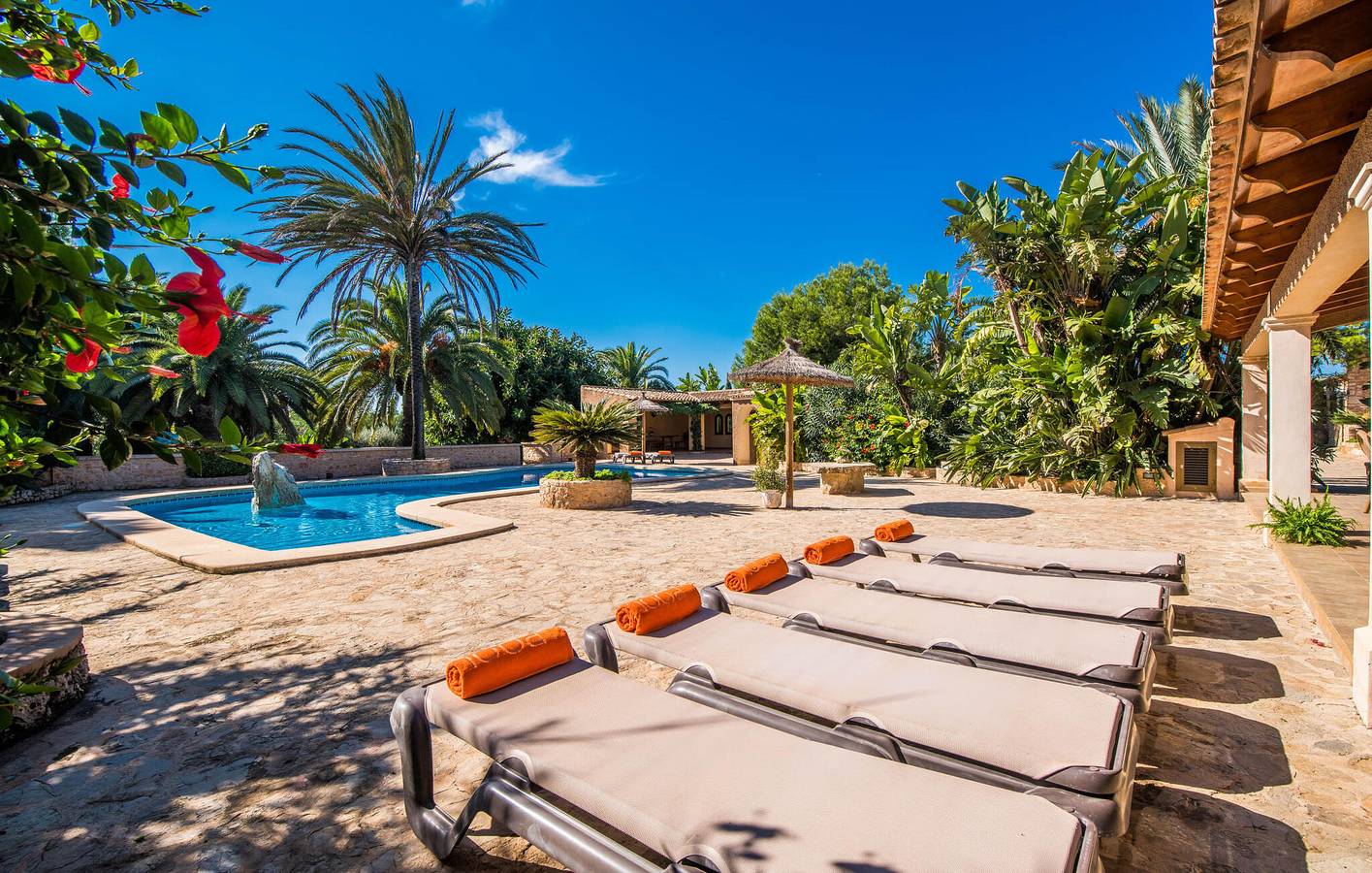Amplio apartamento con piscina, terraza y barbacoa cerca de Cala Mitjana in Cala d'Or, Santanyí