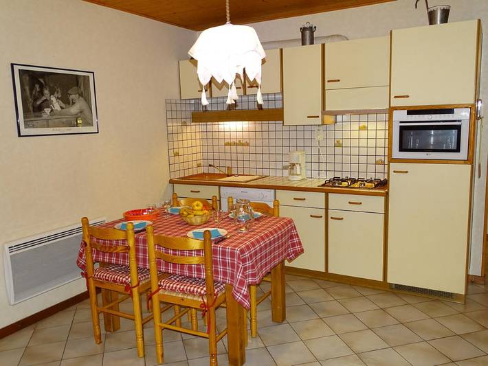 Gîte pour 4 personnes, avec jardin ainsi que piscine et balcon à Albiez-Montrond - 4