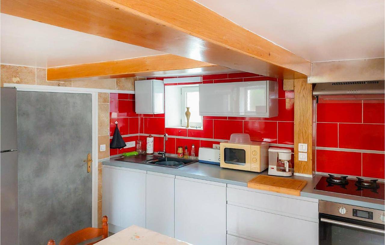 Three-Bedroom Holiday Home in Saint-Varent, Deux-Sèvres