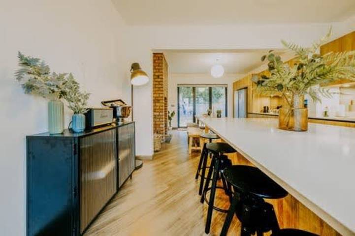 Vacation rental for 10 people, with terrace and yard, with pets in Bristol