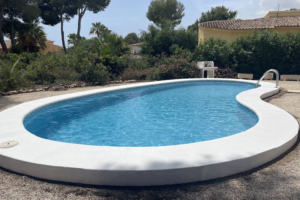 Charming little villa with private pool. Sleeps 4. 5 minutes from Moraira beach in Pinar de lAdvocat (Moraira), Teulada