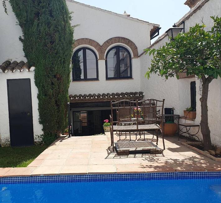 Casa para 4 personas, con vistas y piscina además de balcón y jardín en Ronda