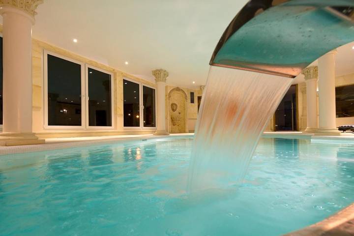 Hôtel pour 2 personnes, avec Terrasse ainsi que Piscine et Sauna
