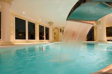 Hôtel pour 4 personnes, avec sauna ainsi que piscine et terrasse, animaux acceptés à Niederbronn-les-Bains