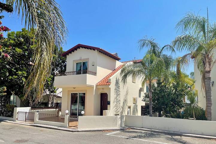 Vacation rental for 6 people, with Balcony and Yard in South Cyprus