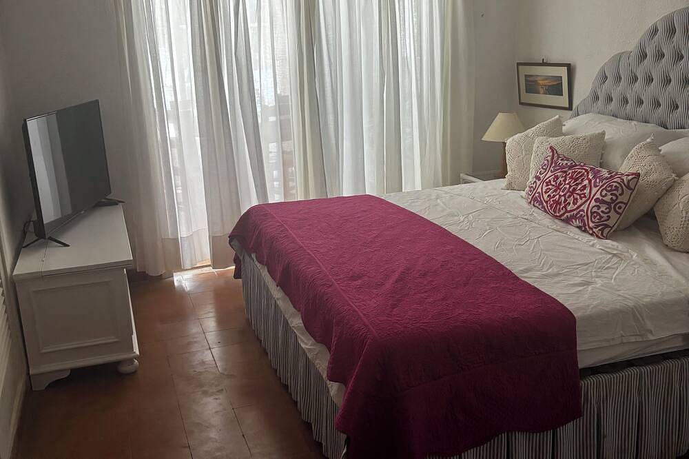 Entire apartment, Apartment in a peaceful setting in Jesus, Ibiza yet close to the action in Talamanca, Santa Eulària des Riu