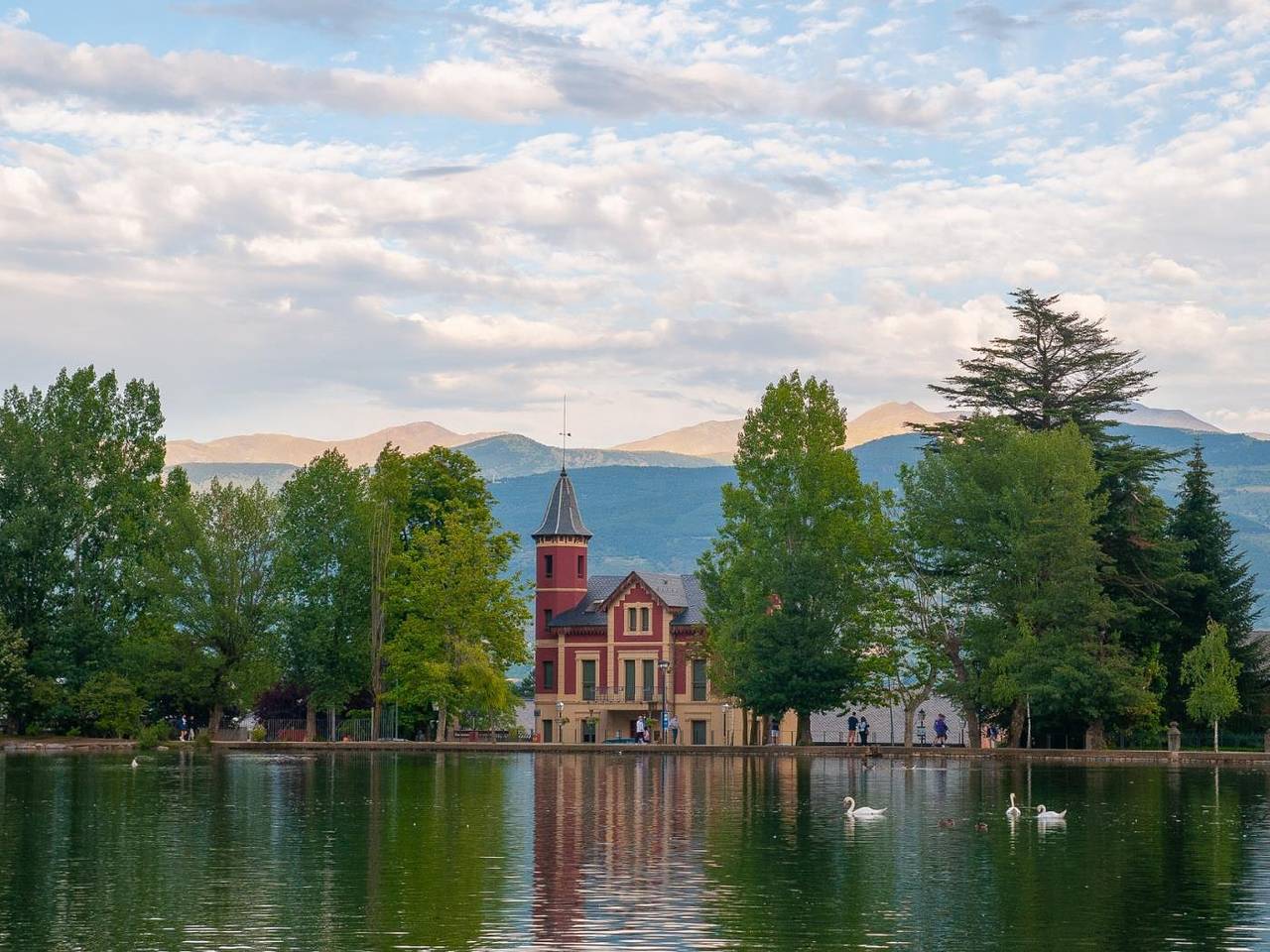 Preciosa casa con jardín y piscina in Bourg-Madame, Parque Natural Regional de los Pirineos Catalanes