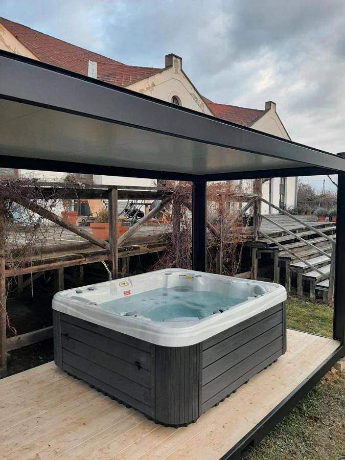 Bungalow für 12 Personen, mit Garten und Ausblick sowie Terrasse in Ungarn