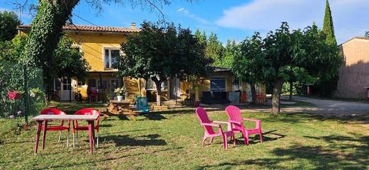 Gîte pour 2 personnes, avec terrasse ainsi que vue et jardin à Vallon-Pont-d'Arc