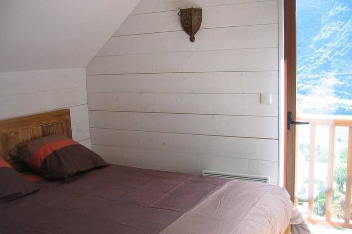 Gîte pour 10 personnes, avec jardin ainsi que terrasse et jacuzzi à Camparan - 2