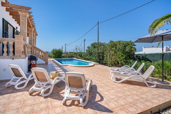 Villa 'Petre' con vistas al mar, Wi-Fi y aire acondicionado in Cala en Porter, Municipio de Alaior