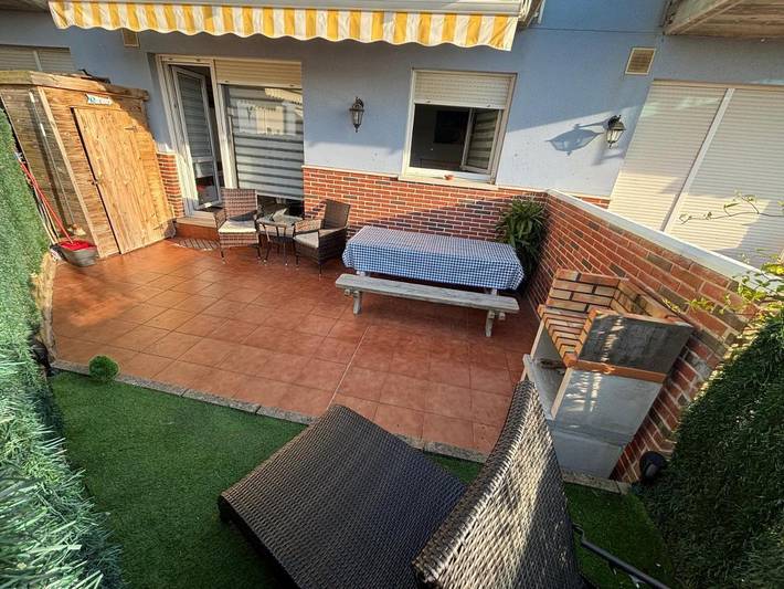 Apartamento para 3 personas, con vistas además de jardín y piscina en Mogro