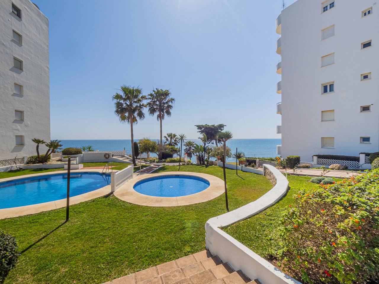 Ganze Wohnung, Cubo's La Bambera First Line Beach in Sitio de Calahonda, Mijas