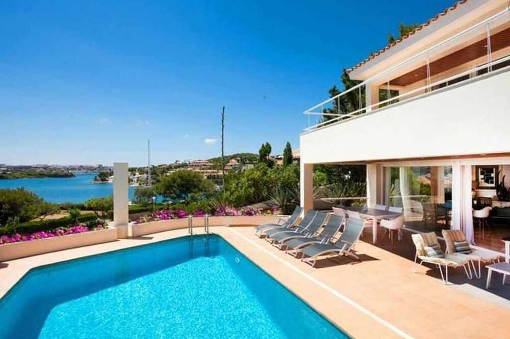 Villa Lantana - Class and style with incredible views over Mahon harbour in Cala Llonga (Menorca), Maó