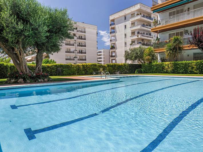 Apartamento para 4 personas, con piscina para niños además de jardín y terraza en Fenals