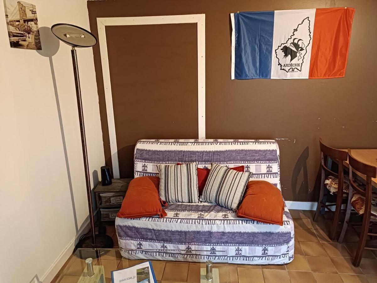 Appartement entier, Les Genêts : chez Laurine et Jérémy in Accons, Parc naturel régional des Monts d'Ardèche