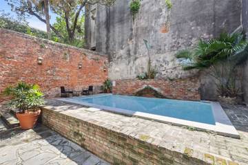 Vacation Rental for 2 Guests in French Quarter, New Orleans, Picture 1