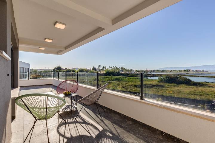 Villa pour 8 personnes, avec sauna et jardin ainsi que jacuzzi et balcon, adapté aux familles à Nin - 3