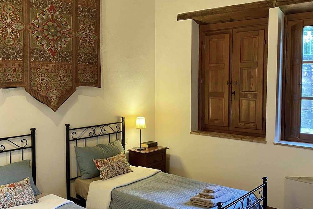 Villa with private pool and panoramic view in beautiful Val d'Orcia in San Giovanni d'Asso, Montalcino