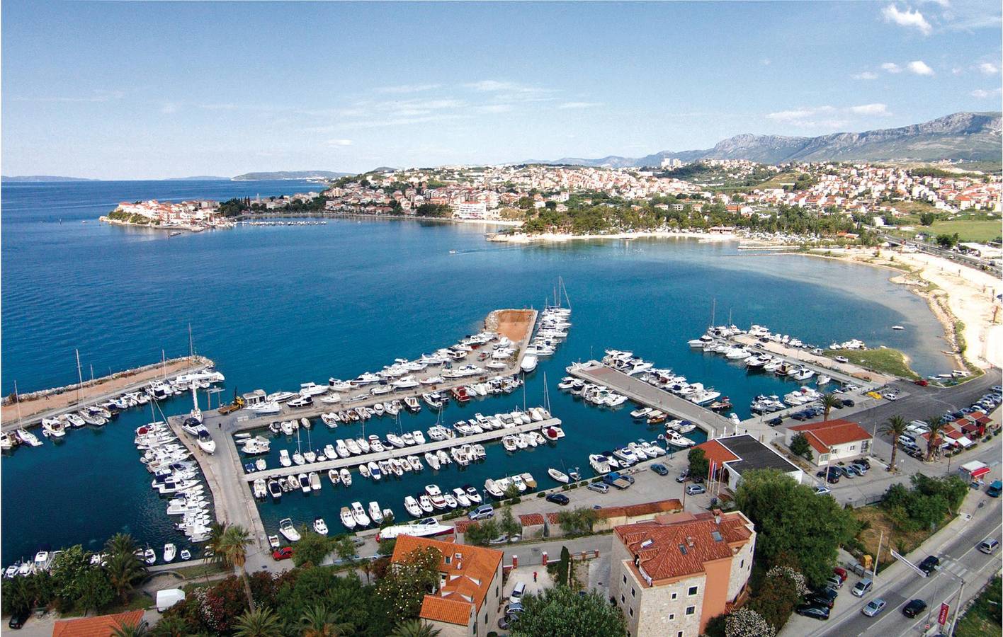 Appartement de vacances entier, Appartement confortable avec vue sur la mer, Wi-Fi, climatisation et terrasse, près de la plage in Split, Split-Dalmatie