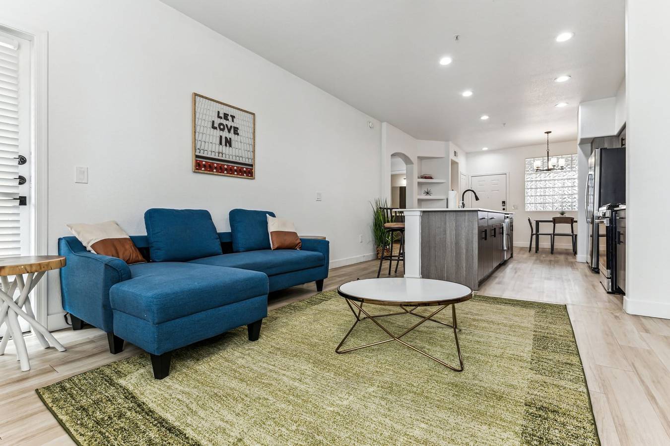 Entire apartment, Cozysuites Glendale by the stadium with pool 20 in Glendale, Maricopa County