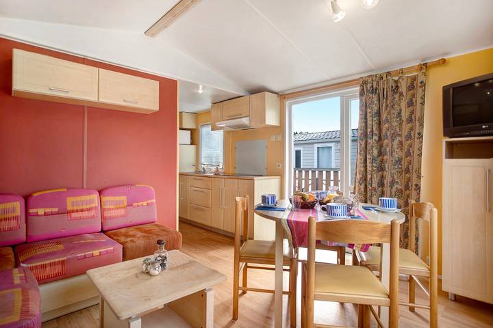 Chalet 'Bungalow T2 V - 15 Min From Nazaré' with Shared Pool, Private Terrace and Air Conditioning in Leiria District