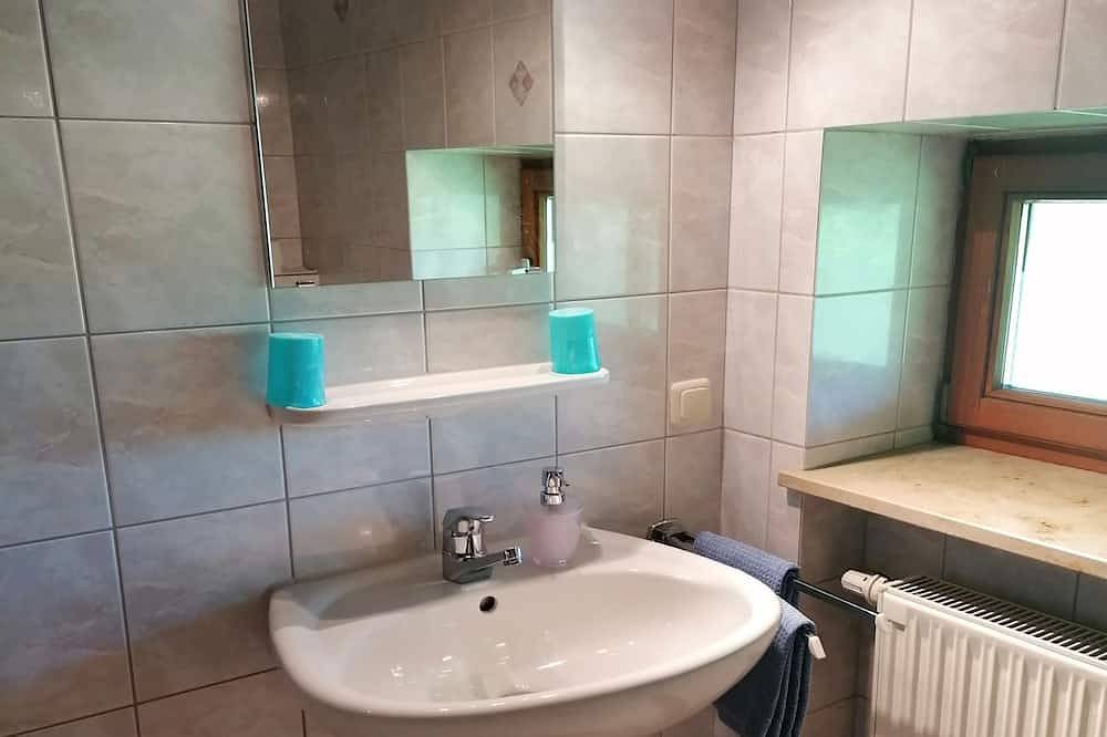 Ganze Wohnung, Fewo 35 qm, Balkon, Wohn/Schlafraum mit Doppelbett, W-Lan, Tv in Frasdorf, Chiemgauer Alpen