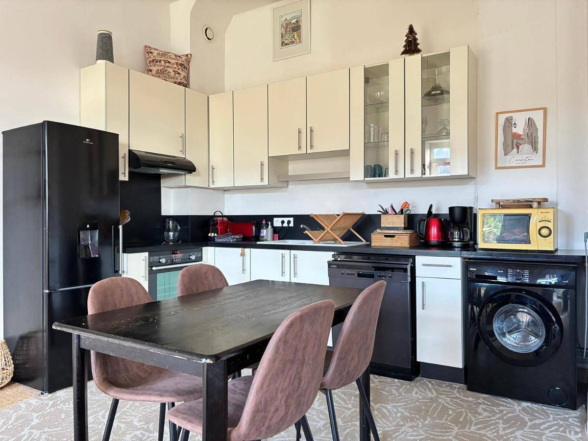 Ganze Wohnung, Les Douves Duplex 5 personnes lumineux avec jardin et terrasse aménagée , vue sur château à 5mn de la mer, proche Omaha Beach et Bayeux in Commes, Bayeux und Umgebung