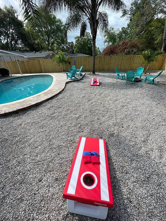 Relaxing family friendly heated pool home close to beach in Largo, Pinellas County