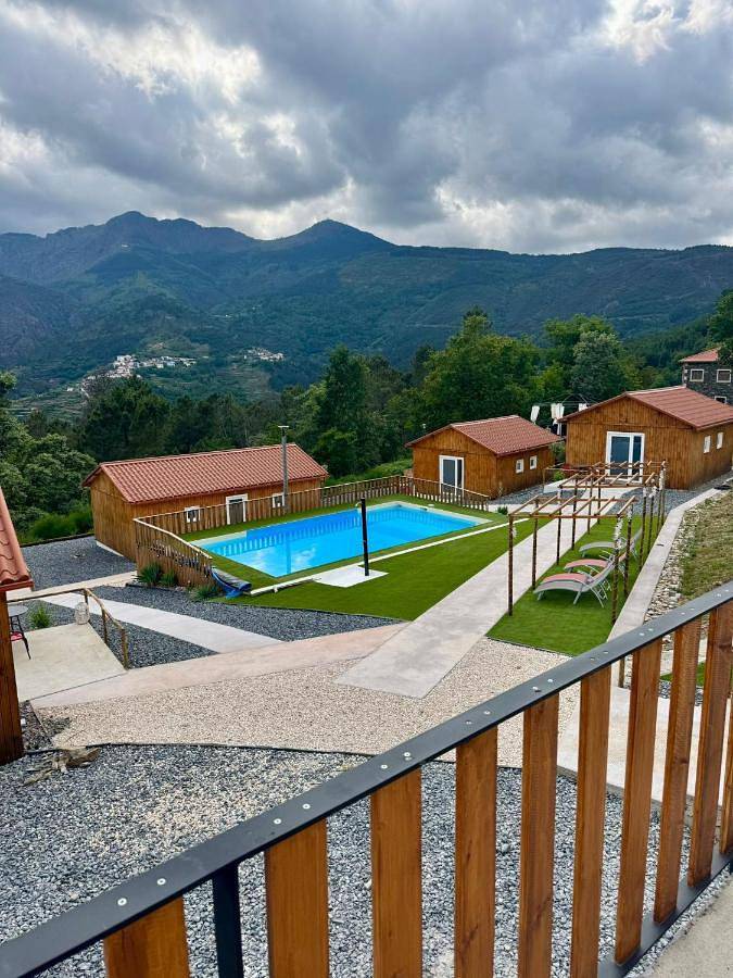 Camping voor 2 personen, with kinderzwembad and tuin as well as zwembad and uitzicht in Noord-Portugal