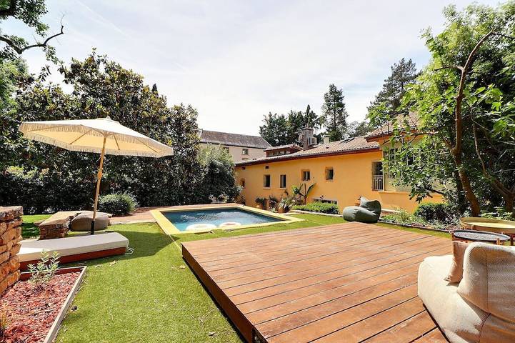 Location de vacances pour 10 personnes, avec jardin à Saint-Cyr-au-Mont-d'Or