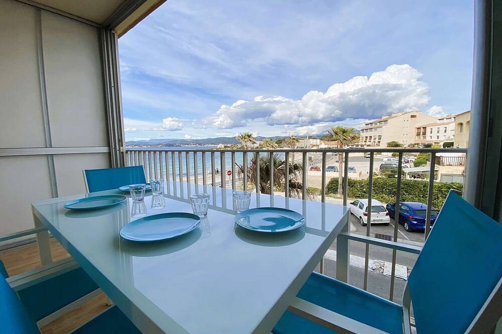Hel lejlighed, Beautiful apartment T2 with sea view. Beaches, shops and restaurants on foot. in Le Brusc, Six-Fours-les-Plages