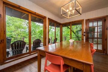 Vacation Home for 16 Guests in Blue Ridge Mountains, North Carolina, Picture 4