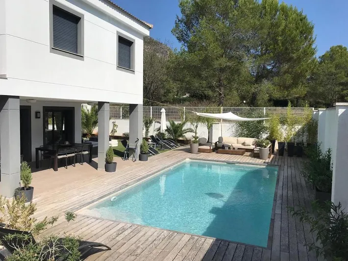 Villa pour 12 personnes, avec piscine ainsi que jardin et vue, animaux acceptés - 1