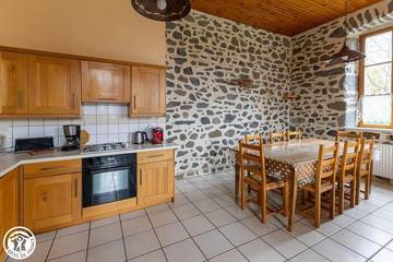 Gîte pour 8 personnes, avec terrasse et jardin, animaux acceptés à Saint-Alyre-ès-Montagne