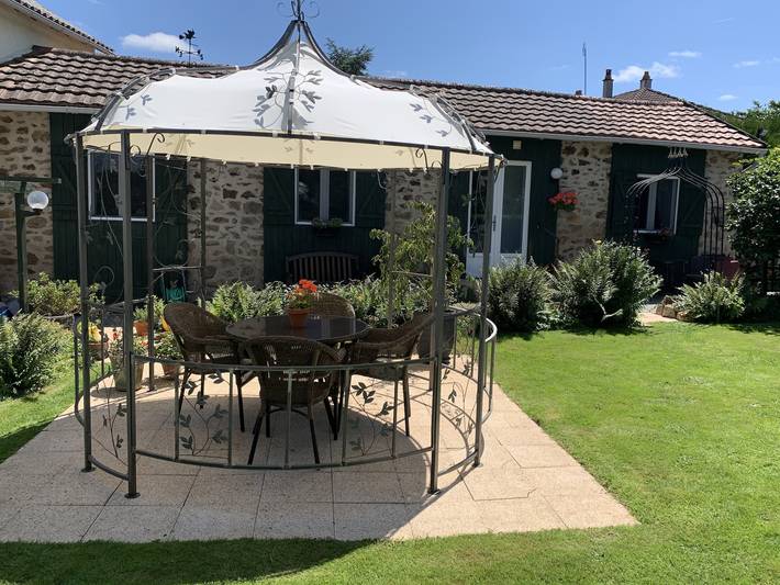 Gîte pour 2 personnes, avec piscine à Le Dorat