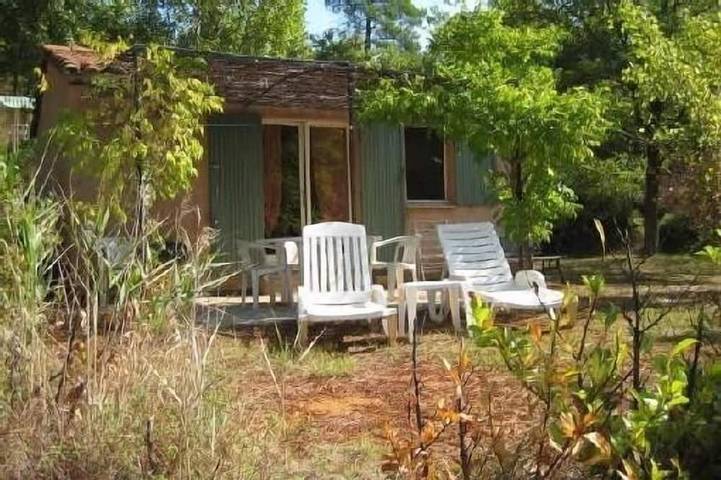 Gîte pour 4 personnes, avec Jacuzzi et Terrasse ainsi que Jardin et Piscine