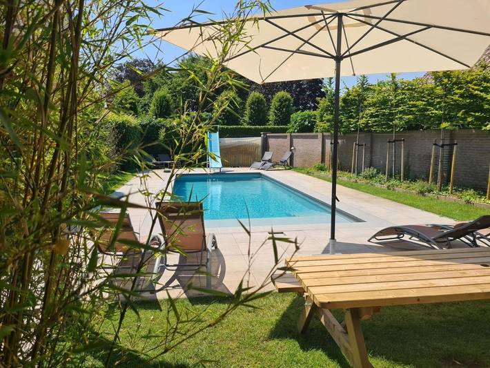 Alojamiento y desayuno para 3 personas, con jardín además de vistas y piscina - 1