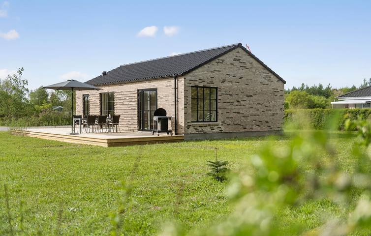 Ferieudlejning for 6 personer, med have og terrasse i Vejen