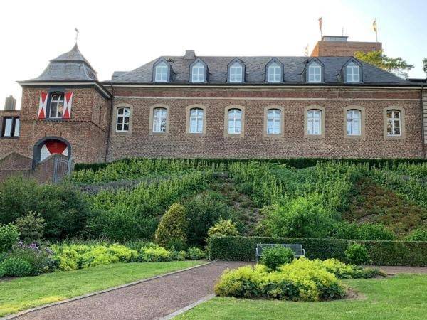 Hotel, mit Terrasse und Garten in Wassenberg